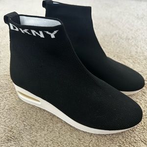 DKNY 5.5 women’s Wedge shoes